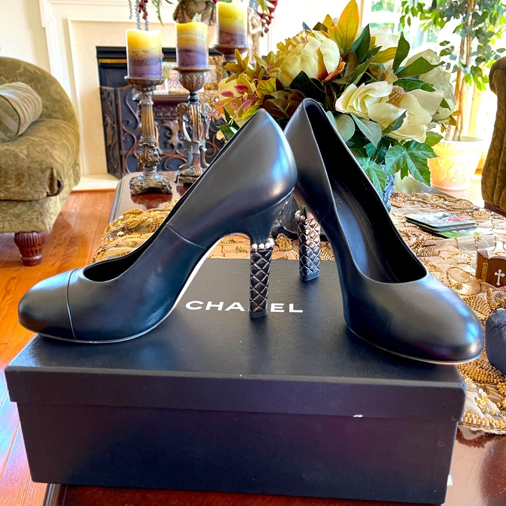 Chanel Shoes Pumps Heels CC Logo Pearls  New  100% Authentic